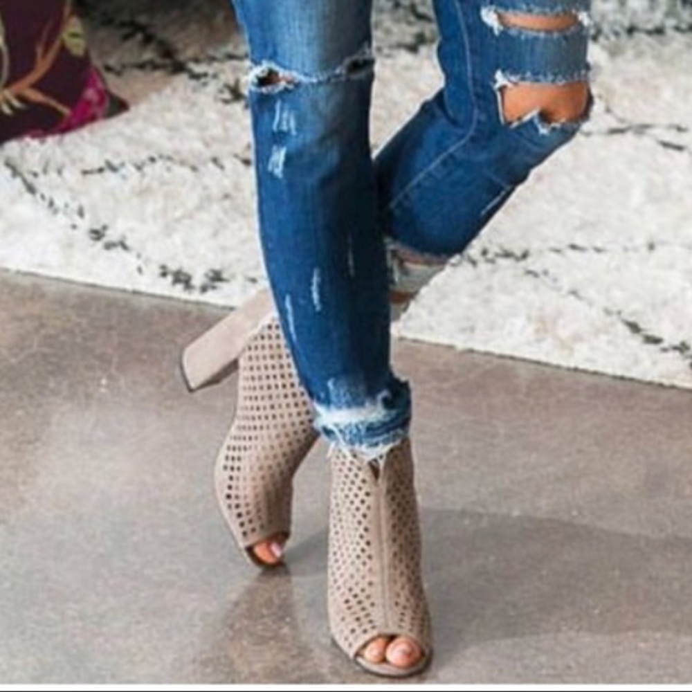 NIB Tan Laser Cut Perforated Peep Toe Bootie - Picture 1 of 8